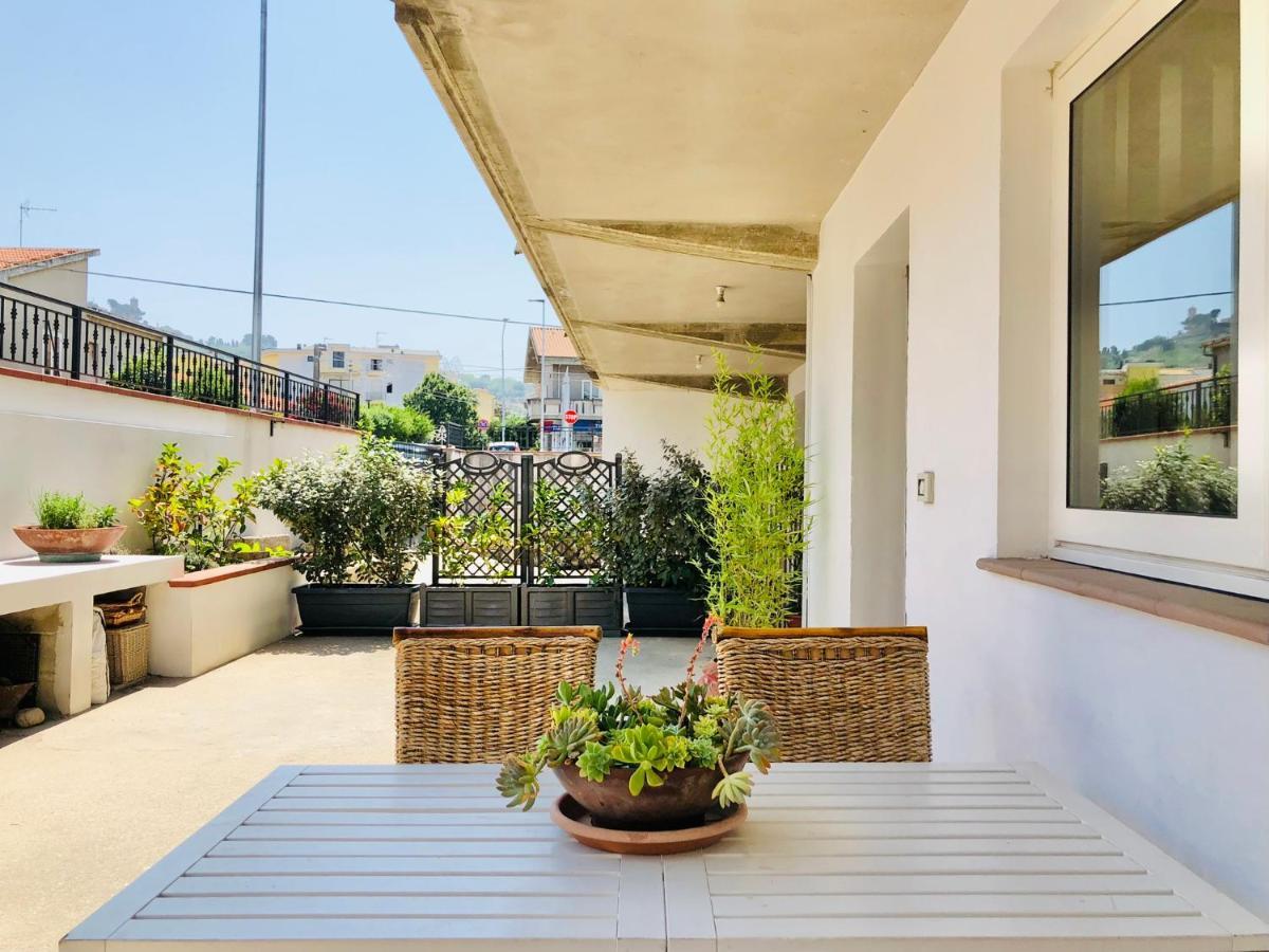 Blue Apricot Apartment Con Jacuzzi Монтесильвано Экстерьер фото