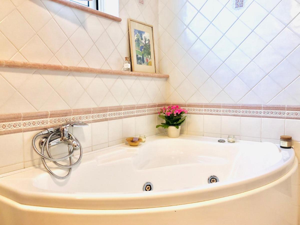 Blue Apricot Apartment Con Jacuzzi Монтесильвано Экстерьер фото