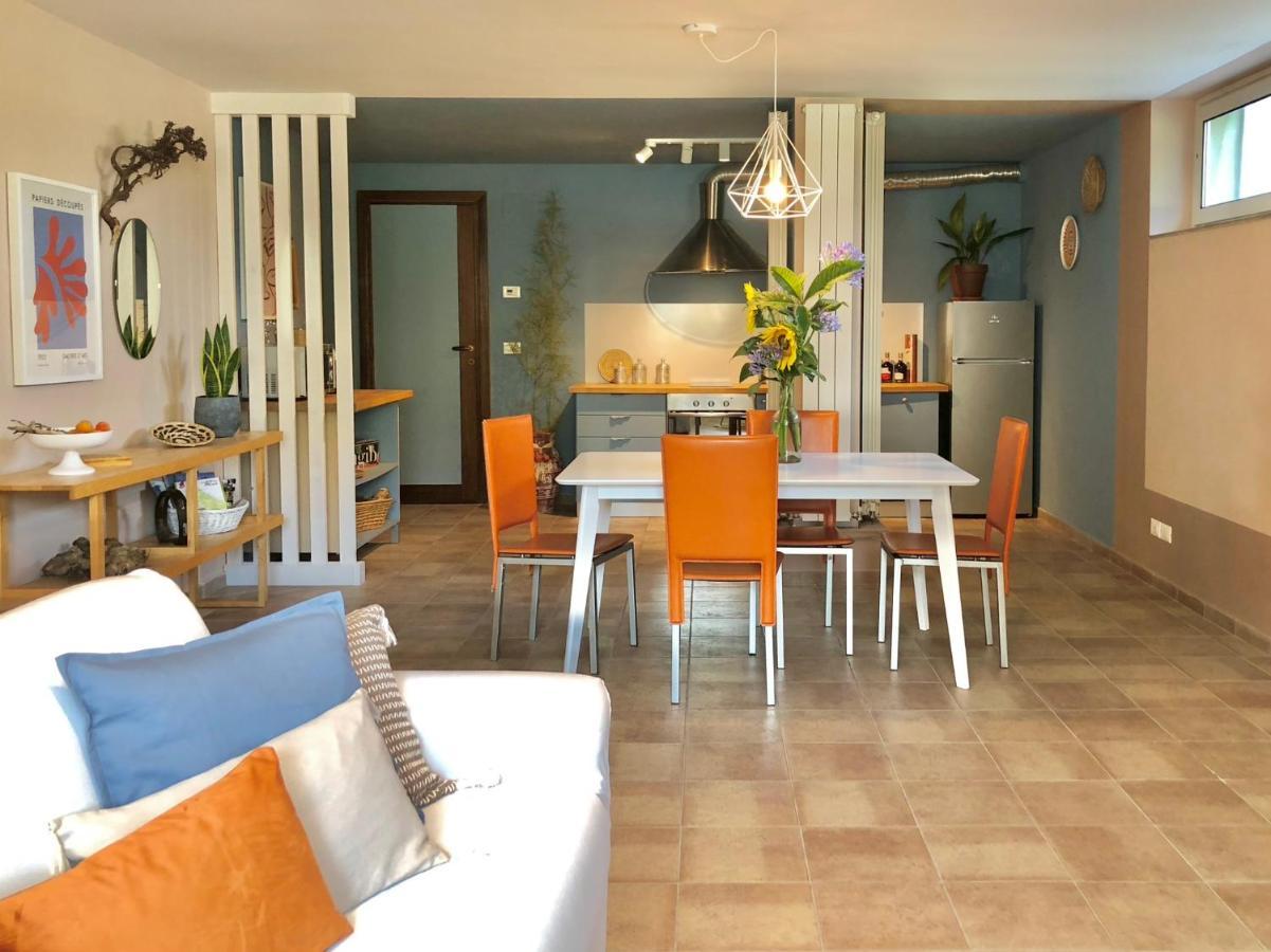Blue Apricot Apartment Con Jacuzzi Монтесильвано Экстерьер фото