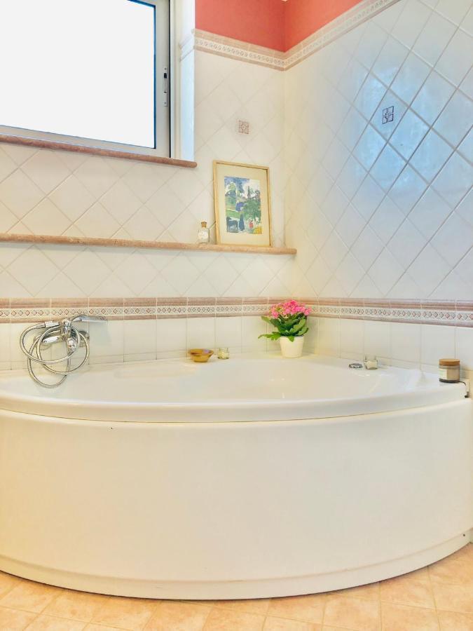 Blue Apricot Apartment Con Jacuzzi Монтесильвано Экстерьер фото