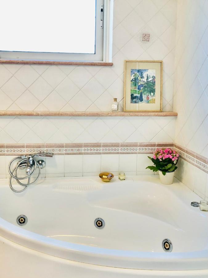 Blue Apricot Apartment Con Jacuzzi Монтесильвано Экстерьер фото